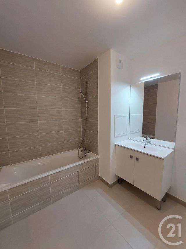 Appartement F3 à louer - 3 pièces - 66.36 m2 - MEAUX - 77 - ILE-DE-FRANCE - Century 21 Icm Immobilier