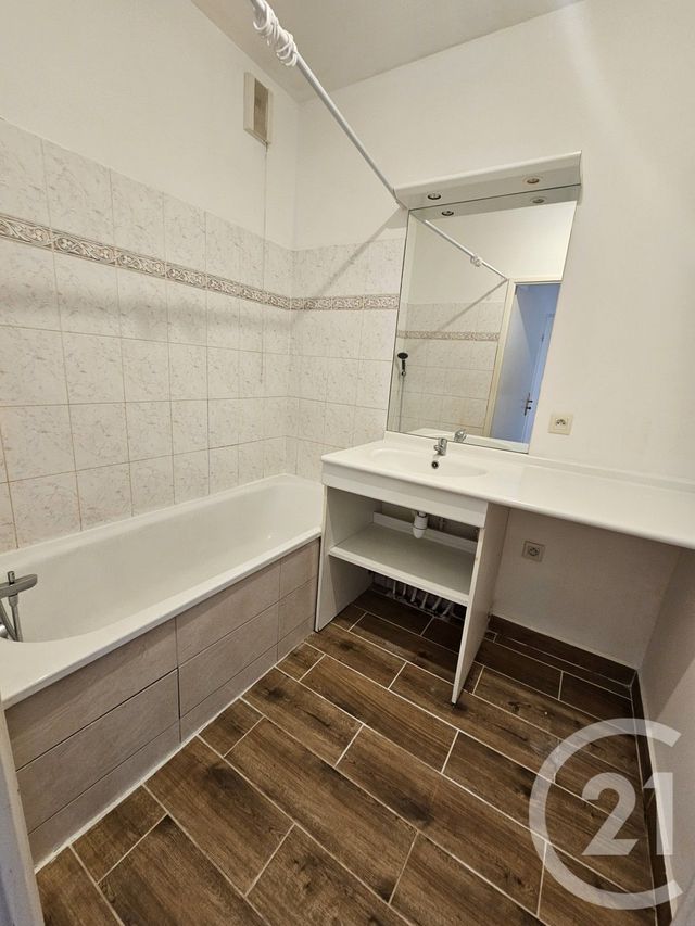 Appartement F4 à louer - 4 pièces - 63.06 m2 - MEAUX - 77 - ILE-DE-FRANCE - Century 21 Icm Immobilier
