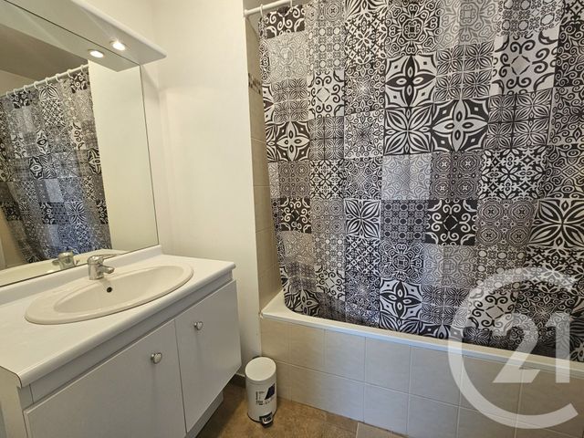 Appartement F2 à louer - 2 pièces - 61.08 m2 - MEAUX - 77 - ILE-DE-FRANCE - Century 21 Icm Immobilier